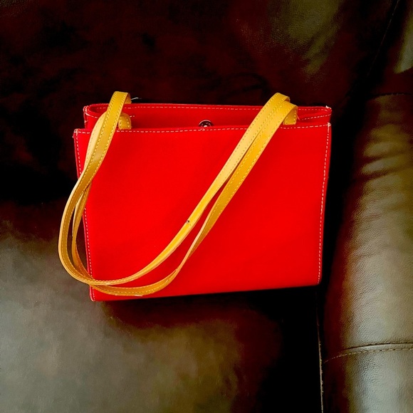 Red shoulder bag - not a real Kate Spade - Picture 2 of 4